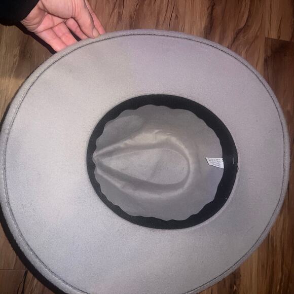 Light Gray Felt Fedora Hat | Wide Brim Wool Look Minimalist Style - Picture 4 of 10